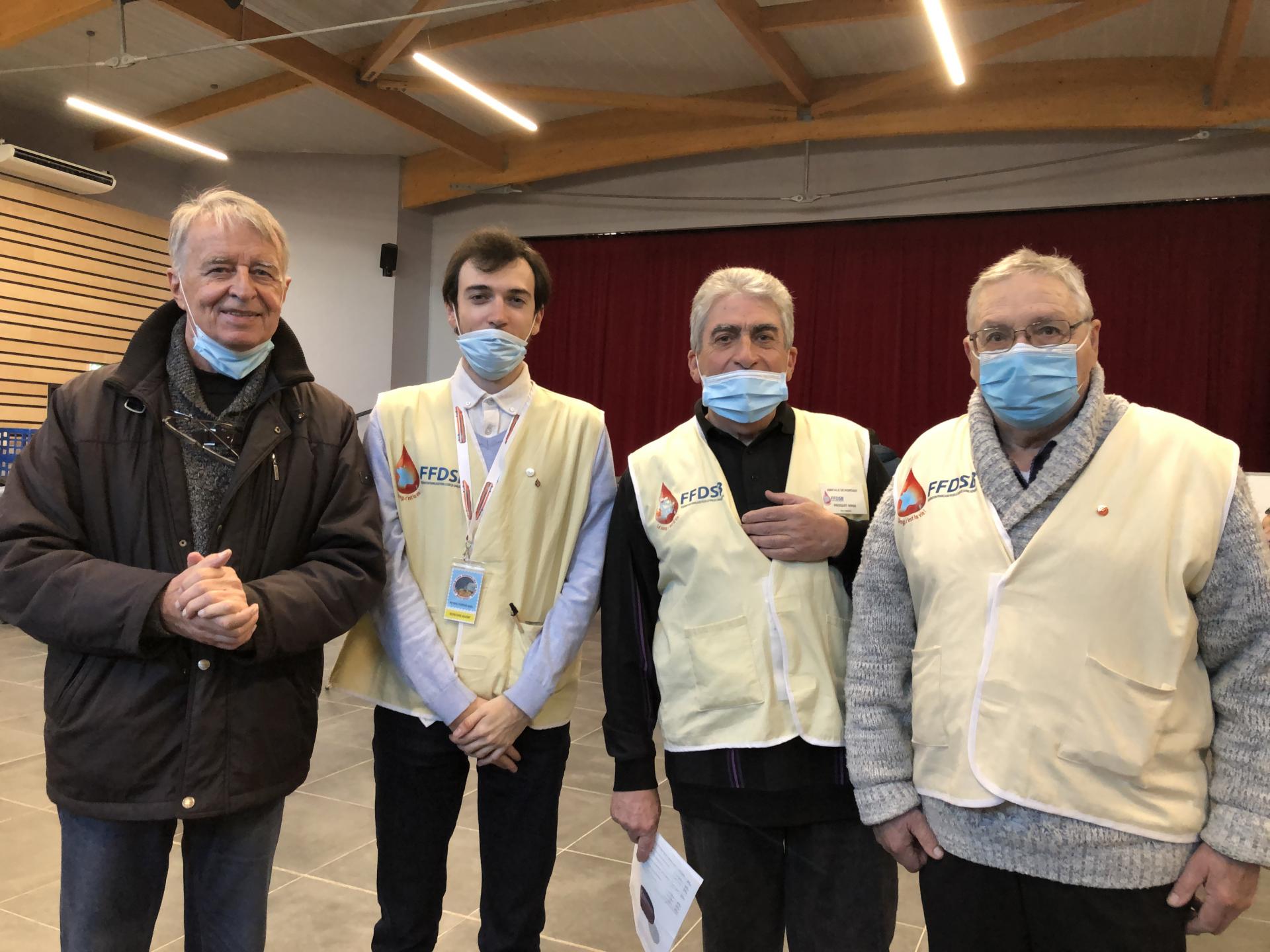 Axel alain thellier jeannot et serge de face masques en salle nougaro