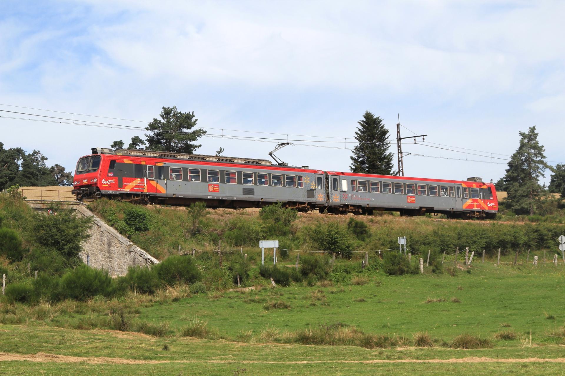 Z2 7368 lr pres d aumont aubrac par cramos